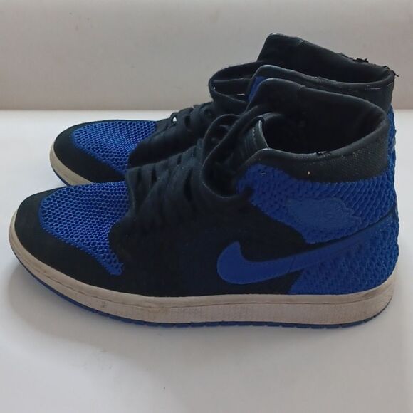 Nike High-Top Sneakers in Black and Blue - Picture 4 of 13